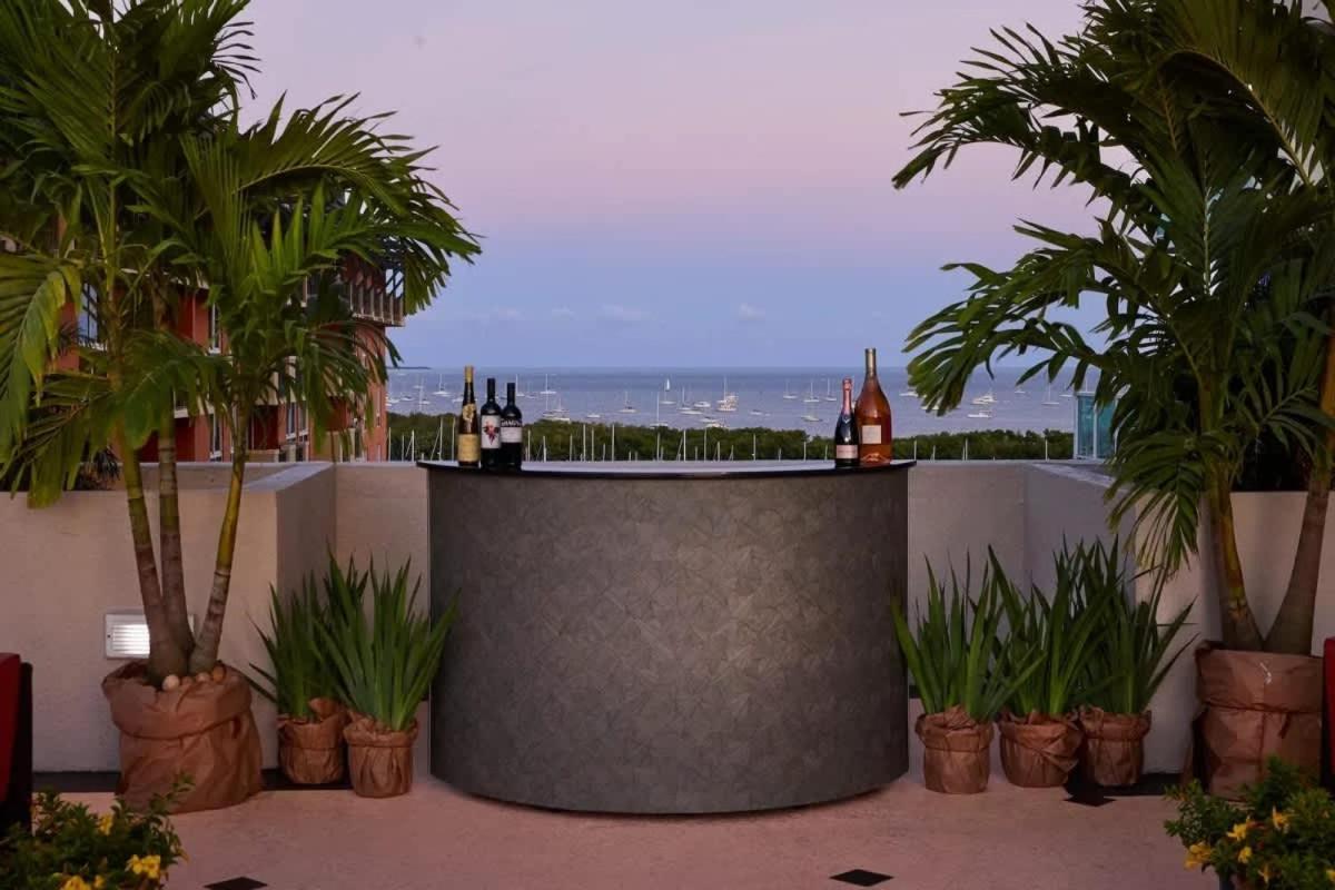 Mvr - Rooftop Access Rooms-almost Gone * Miami