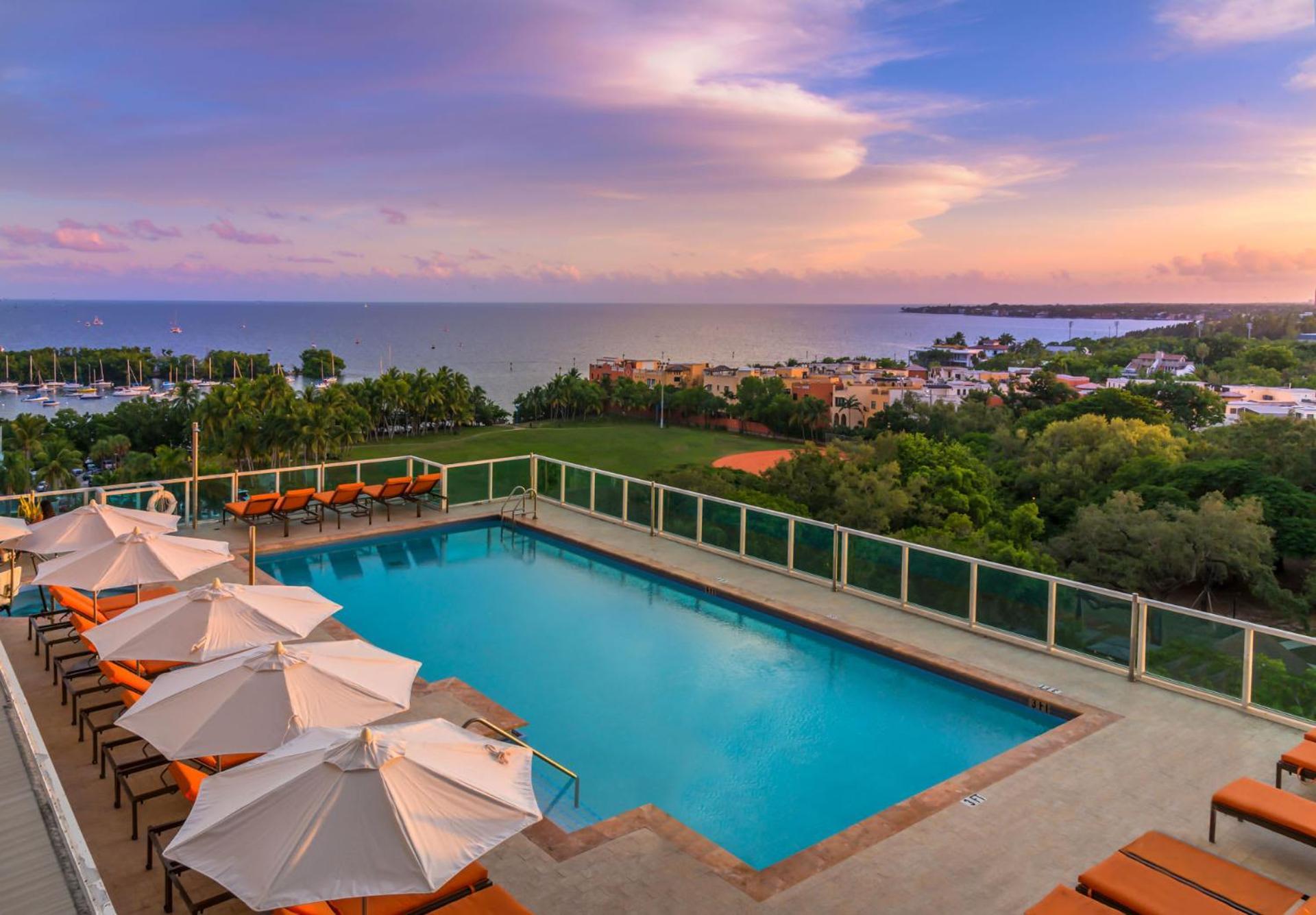 Mvr - Rooftop Access Rooms-almost Gone * Miami
